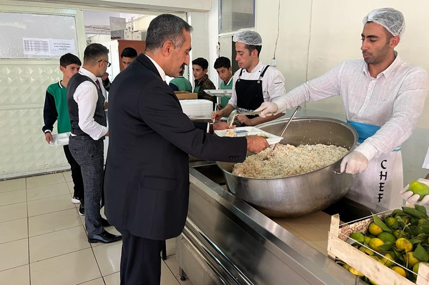 İdil’de her gün 3 bin öğrenciye sıcak yemek veriliyor İdil’de her gün 3 bin öğrenciye sıcak yemek veriliyor