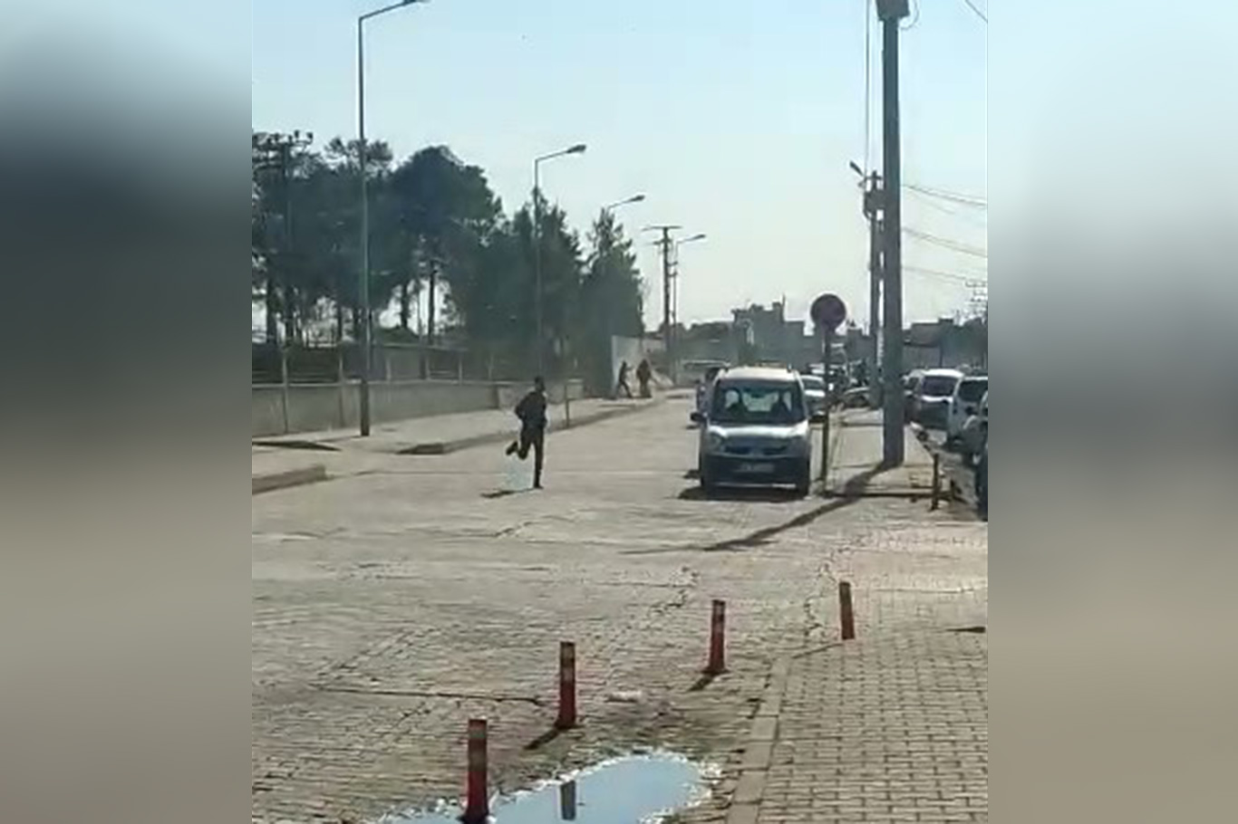 Kızıltepe Adliyesi önündeki silahlı kavgada bir kişi hayatını kaybetti Kızıltepe Adliyesi önündeki silahlı kavgada bir kişi hayatını kaybetti