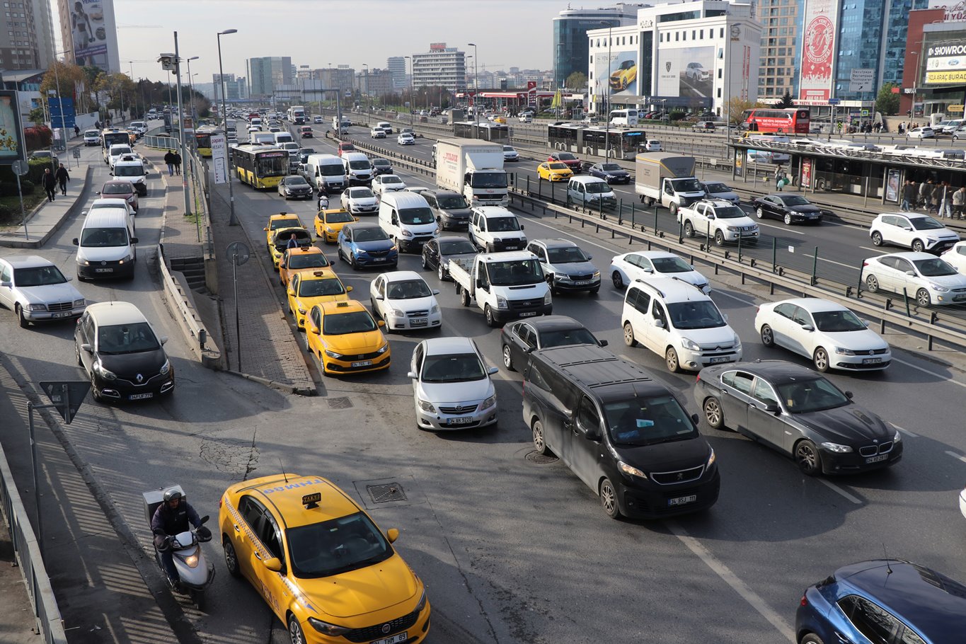 Taksiciler: 2 bin yeni taksi soruna çözüm olmaz