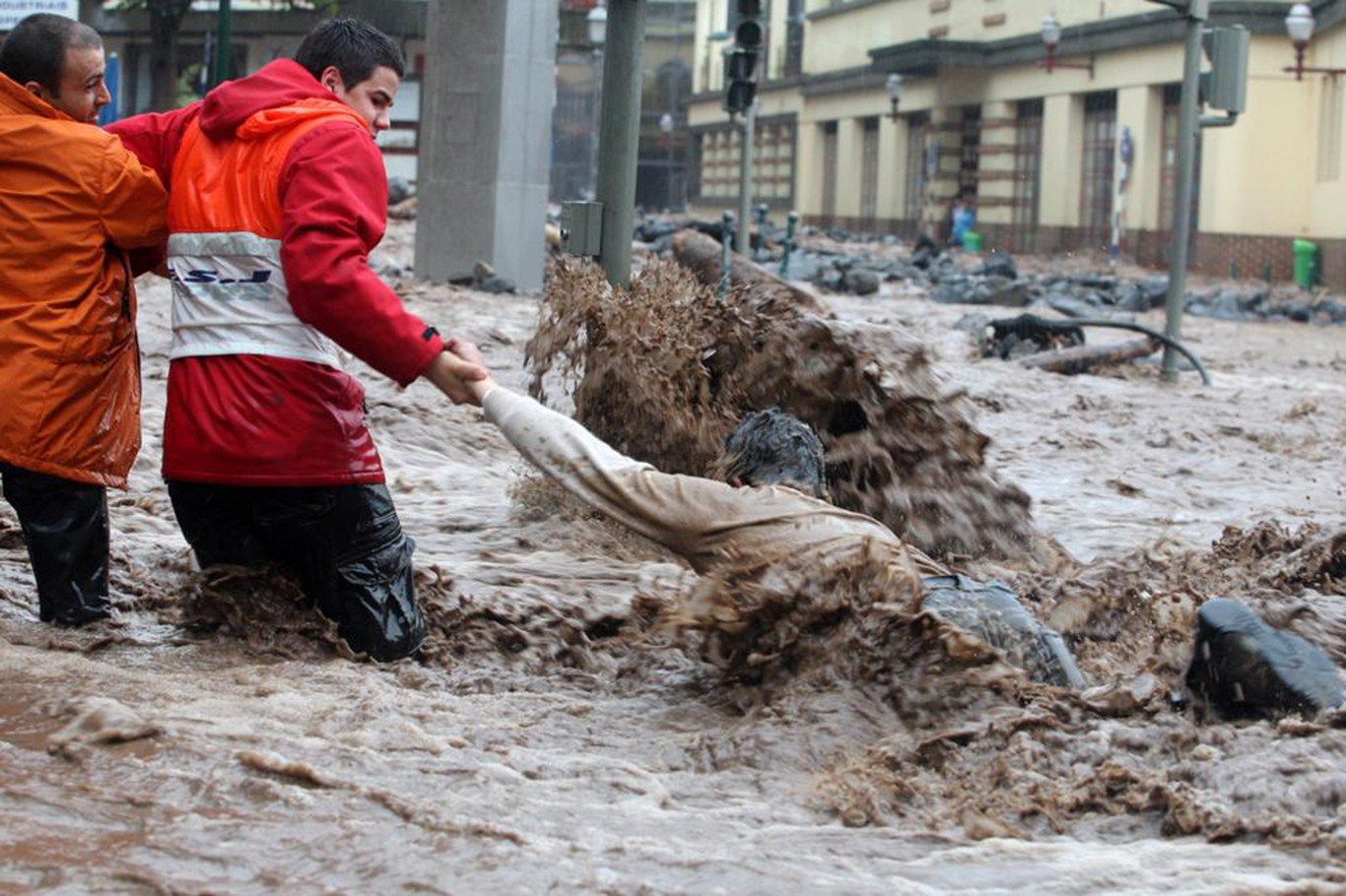 باران های شدید در پرتغال منجر به خسارت جانی شد