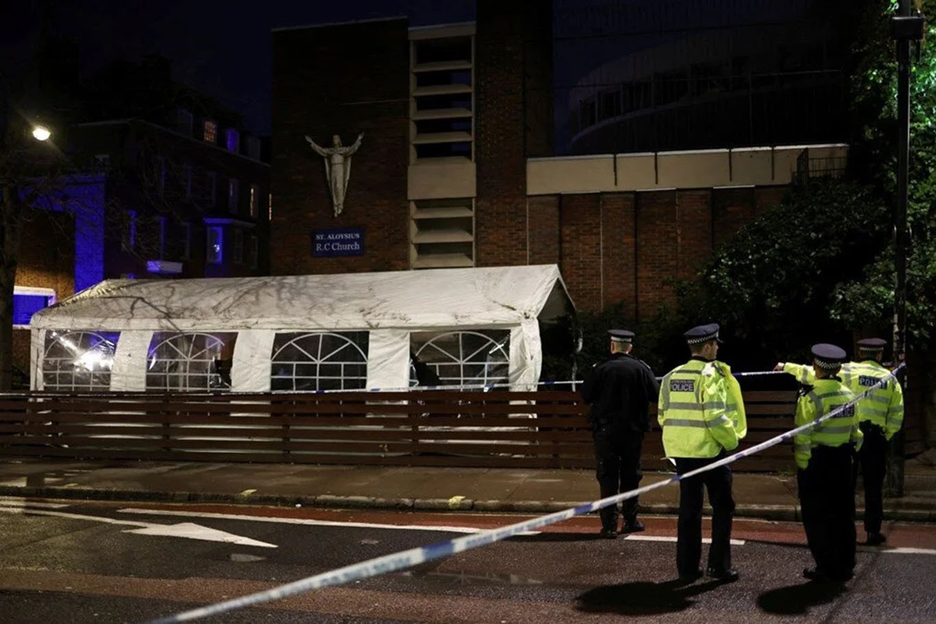 Londra'da silahlı saldırı: 2'si çocuk 5 yaralı