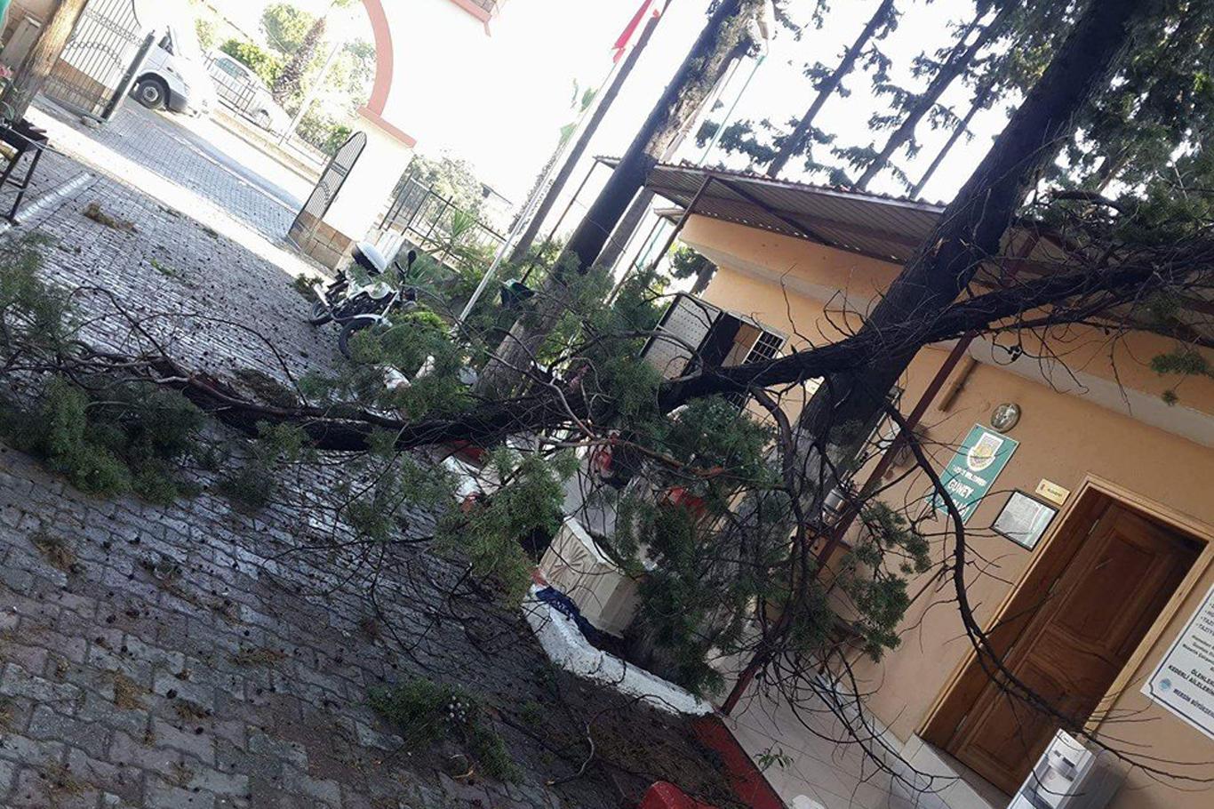 Sakarya Valiliğinden kuvvetli fırtına uyarısı Sakarya Valiliğinden kuvvetli fırtına uyarısı