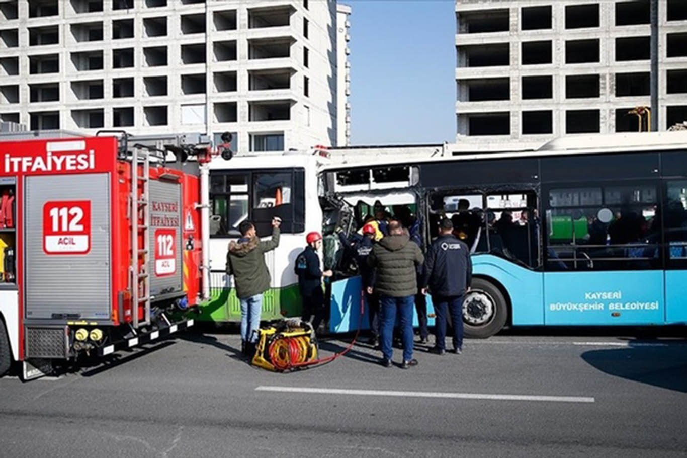 Kayseri'de belediye ve halk otobüsü çarpıştı