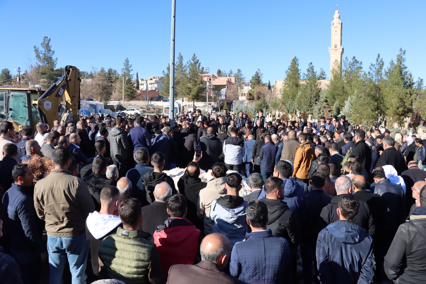 Mardin’deki kazada vefat eden 6 kişi Midyat’ta defnedildi Mardin’deki kazada vefat eden 6 kişi Midyat’ta defnedildi