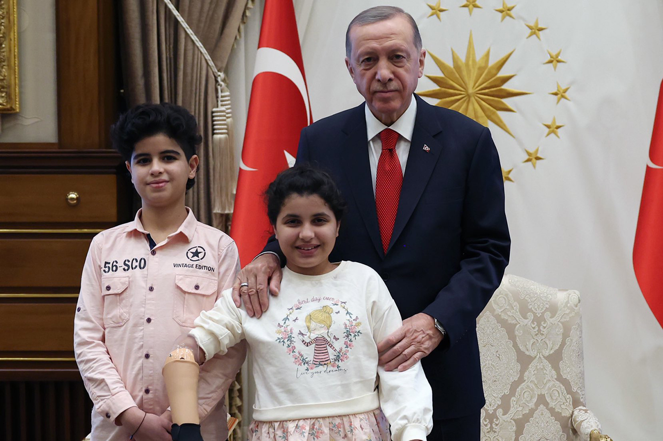 Cumhurbaşkanı Erdoğan, Moldova Meclis Başkanı ve Sırbistan Dışişleri Bakanı'nı kabul etti Cumhurbaşkanı Erdoğan, Moldova Meclis Başkanı ve Sırbistan Dışişleri Bakanı'nı kabul etti