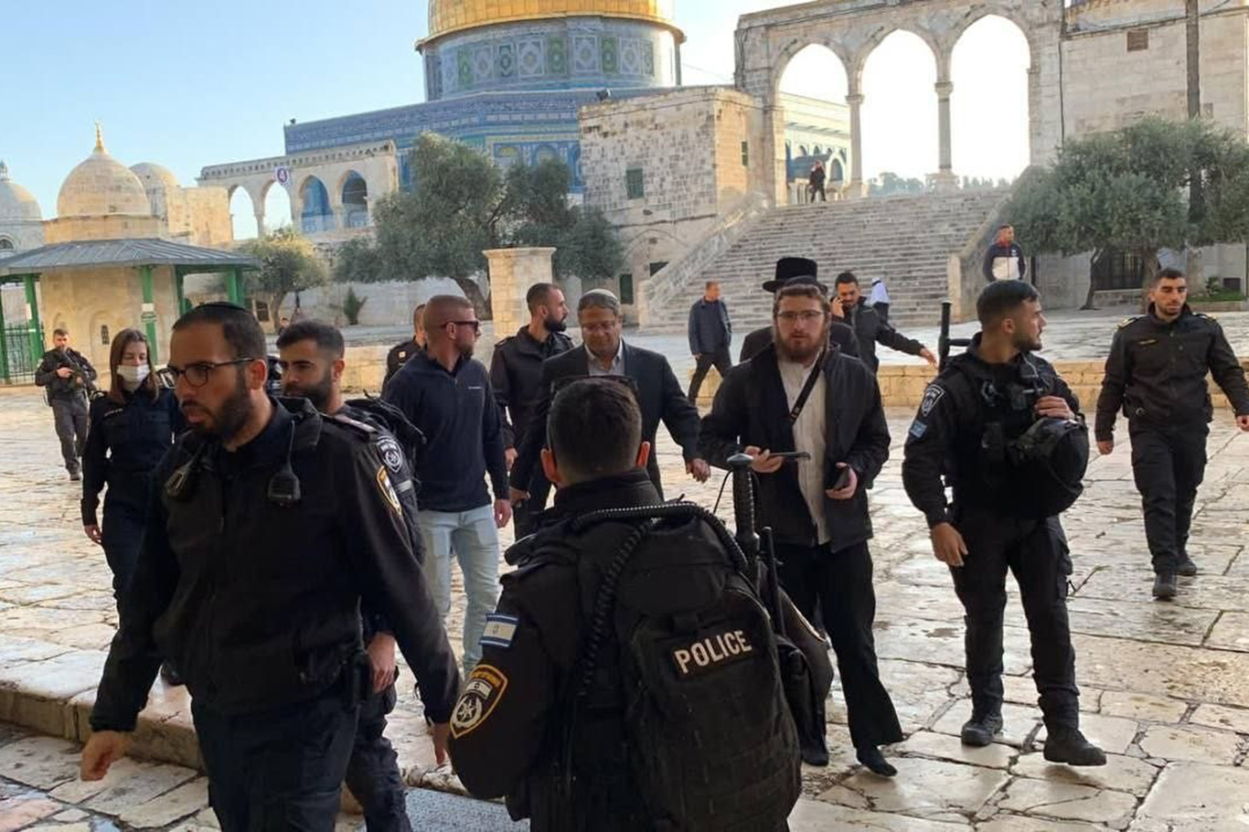 Palestine: Zionist minister defiles Al Aqsa Mosque
