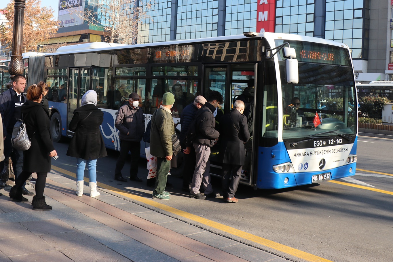 Ankara’nın gittikçe büyüyen ulaşım sorununa halktan ve siyasetçilerden çözüm önerileri