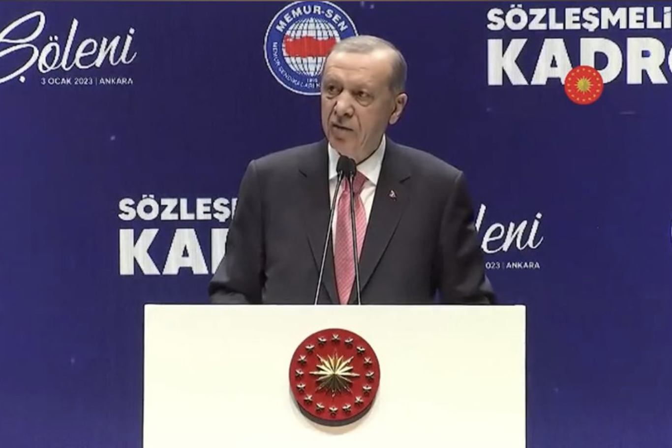Cumhurbaşkanı Erdoğan, "Sözleşmeliye Kadro Şöleni" programında konuştu Cumhurbaşkanı Erdoğan, "Sözleşmeliye Kadro Şöleni" programında konuştu