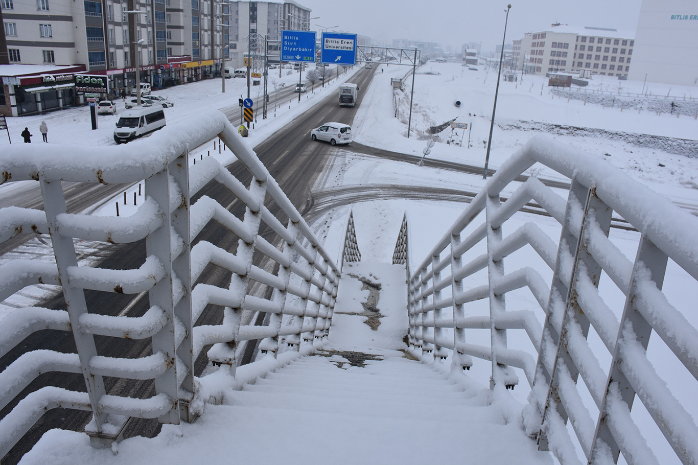 Bitlis yoğun kar yağışının etkisine girdi