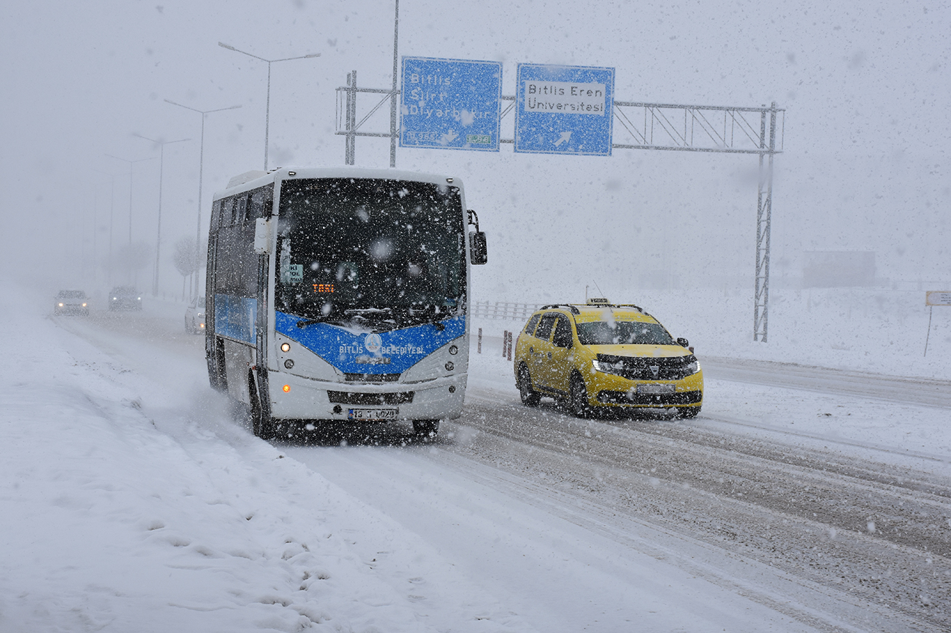 Bitlis yoğun kar yağışının etkisine girdi