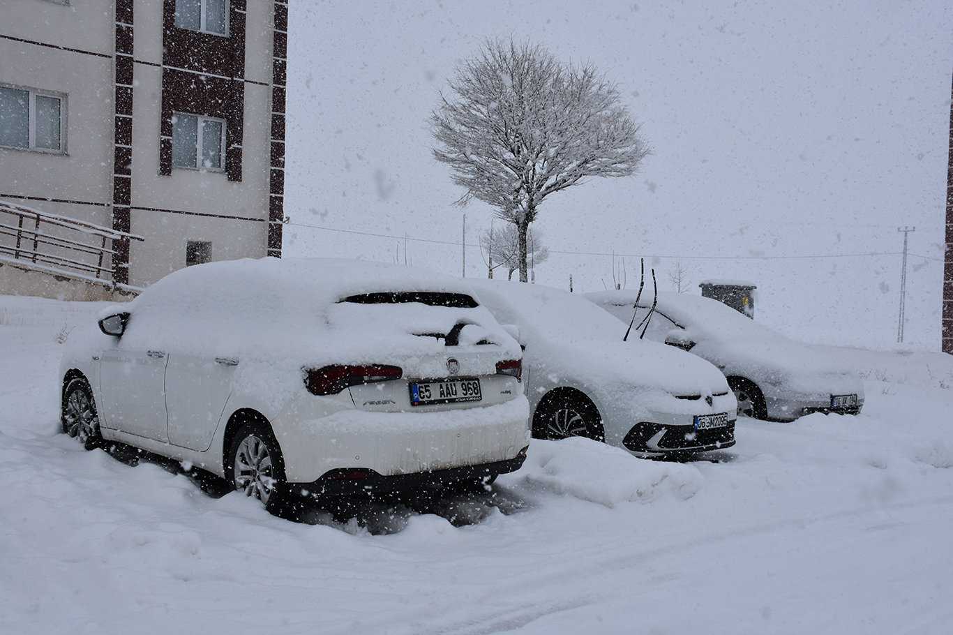 Bitlis yoğun kar yağışının etkisine girdi