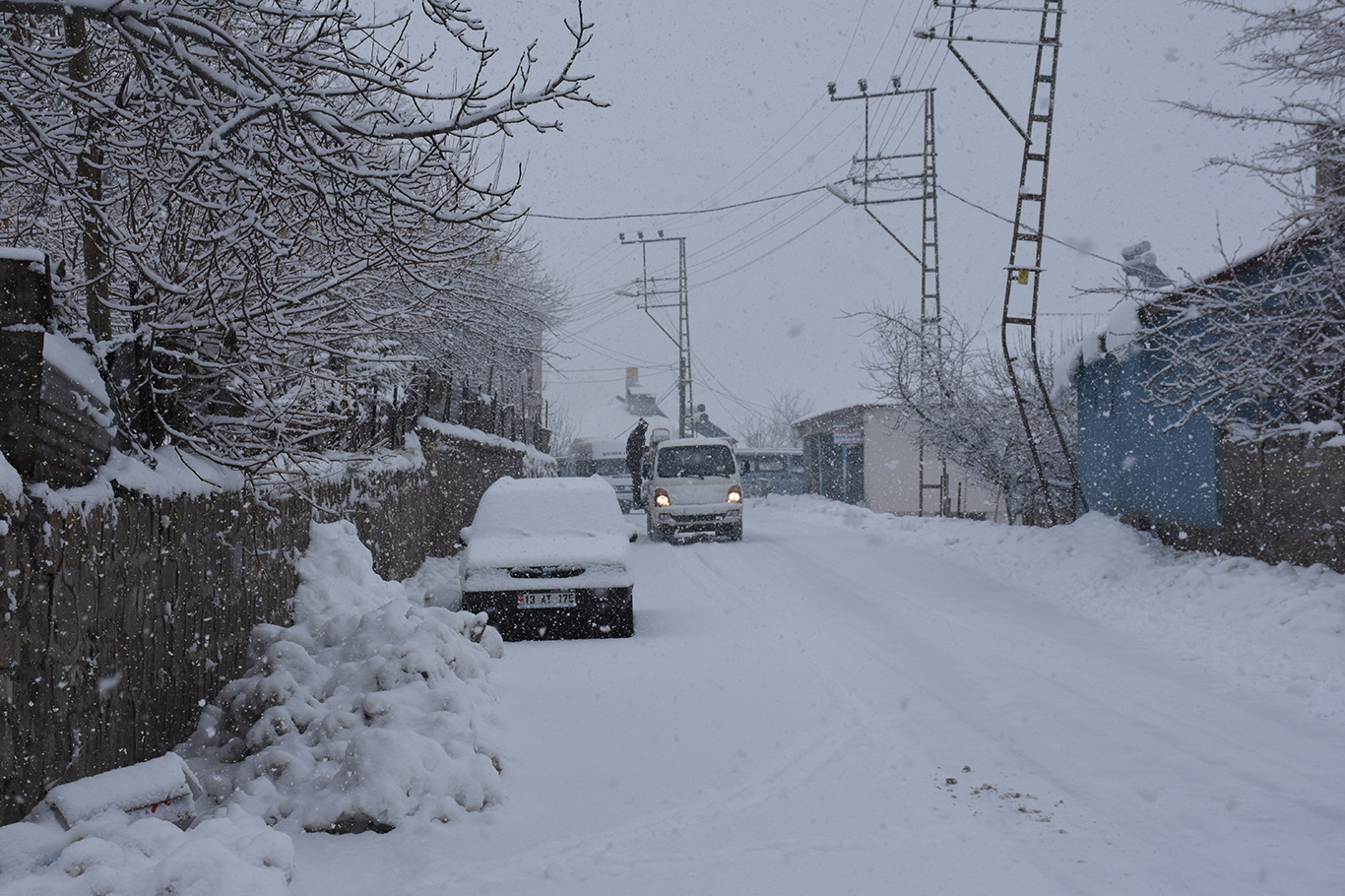 Bitlis yoğun kar yağışının etkisine girdi