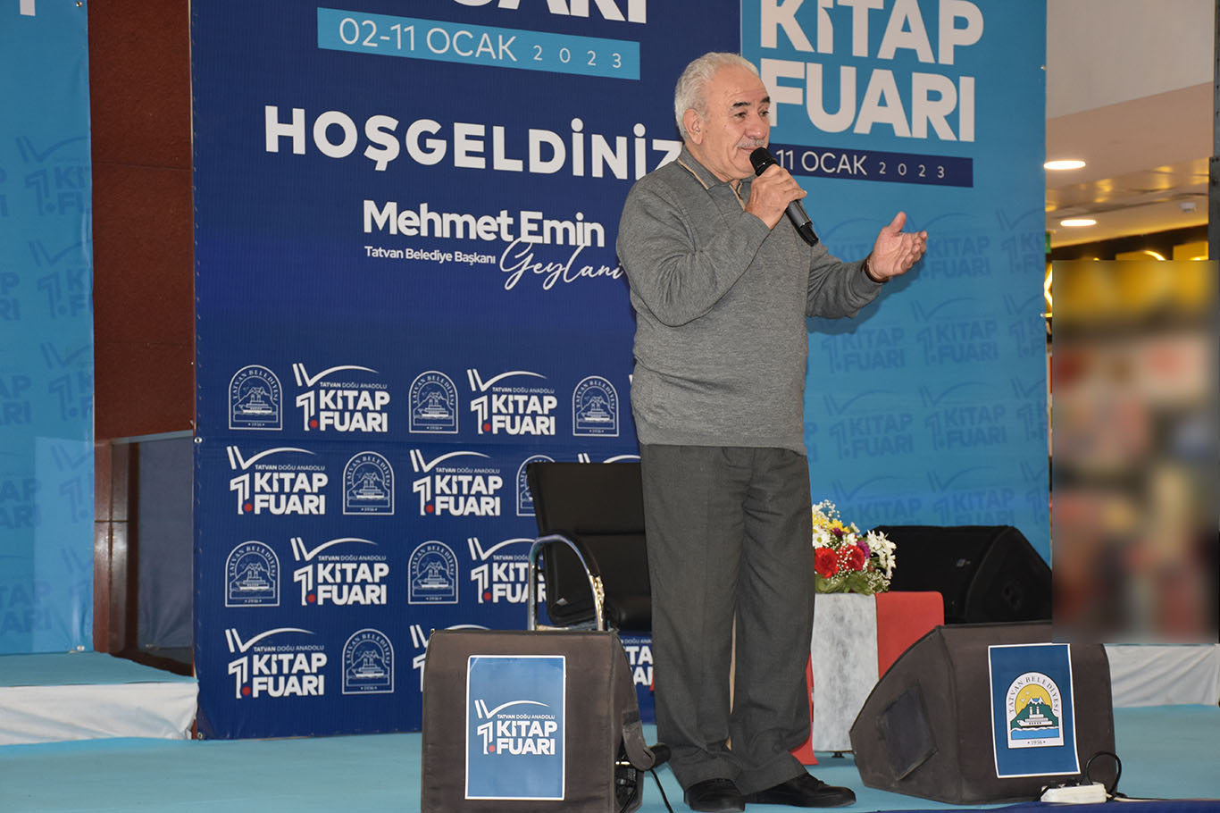 Yazar Vehbi Vakkasoğlu: Kızlarımıza “başörtülü feministlik” aşılıyorlar Yazar Vehbi Vakkasoğlu: Kızlarımıza “başörtülü feministlik” aşılıyorlar
