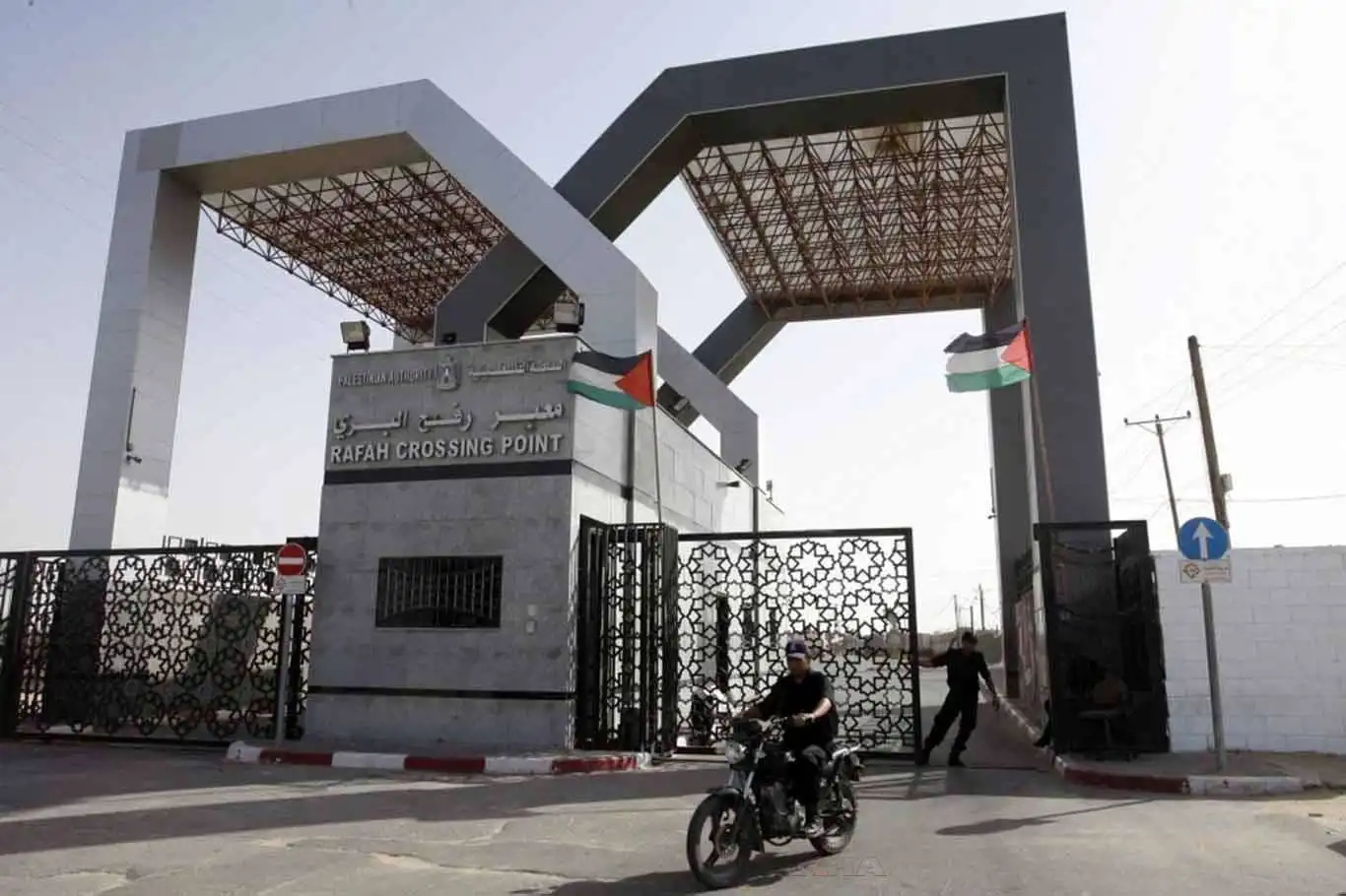İşgal rejimi Refah sınır kapısını bombalıyor
