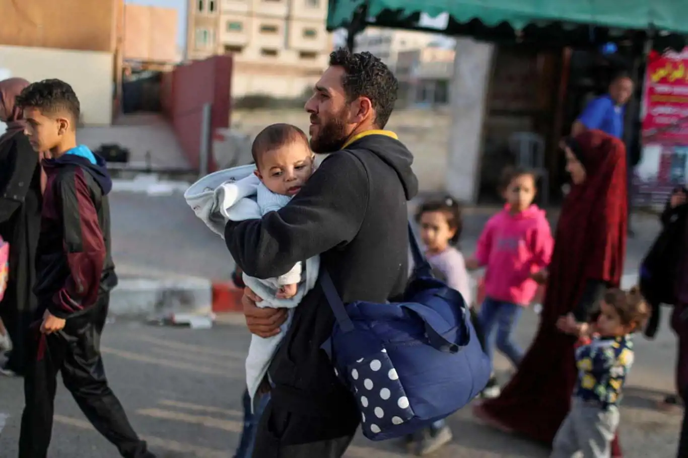 Gazze Şeridi'nde 260 binden fazla Filistinli yerinden oldu