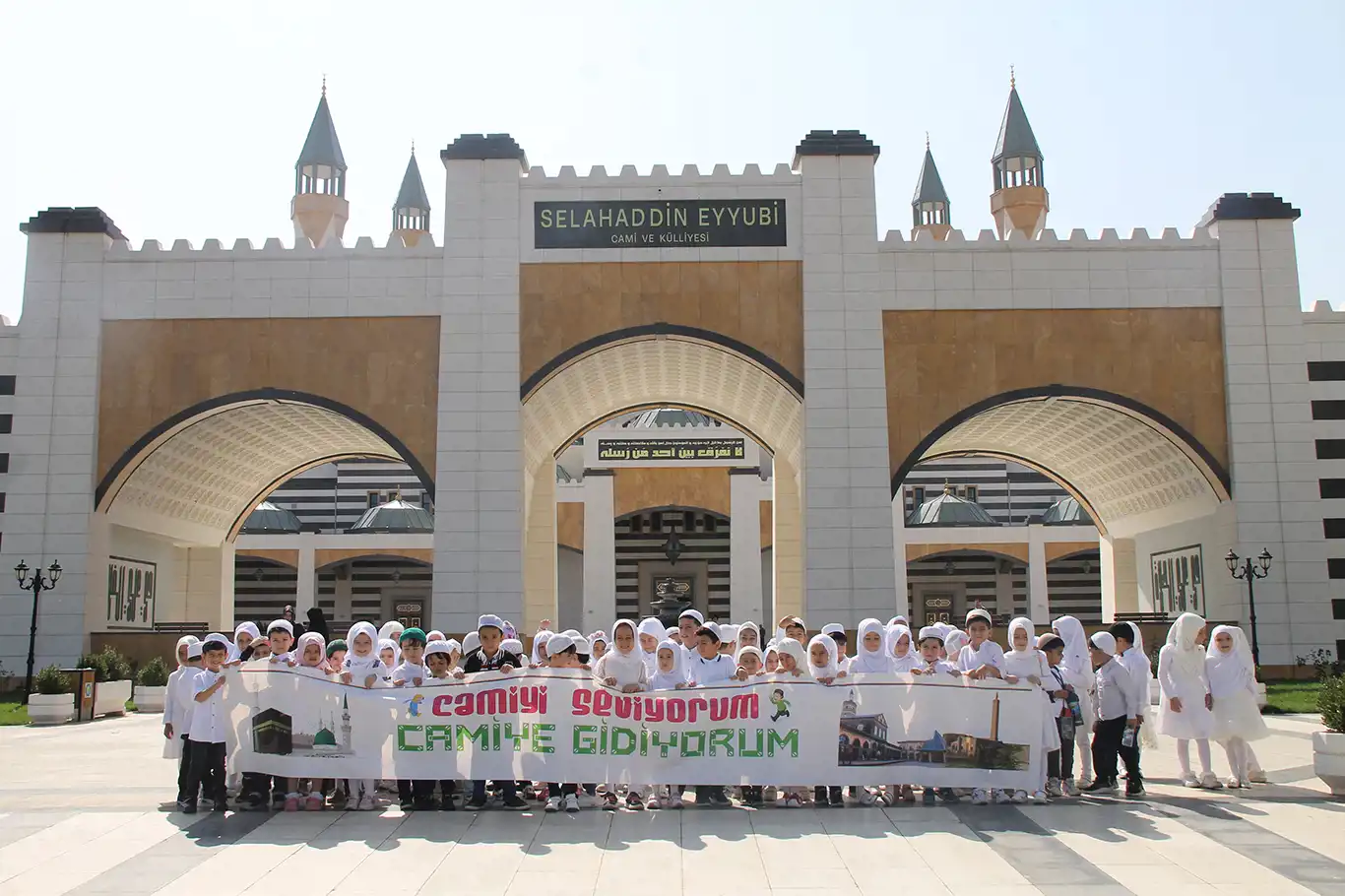 Diyarbakır'da 4-6 yaş grubu çocuklara cami tanıtıldı Diyarbakır'da 4-6 yaş grubu çocuklara cami tanıtıldı