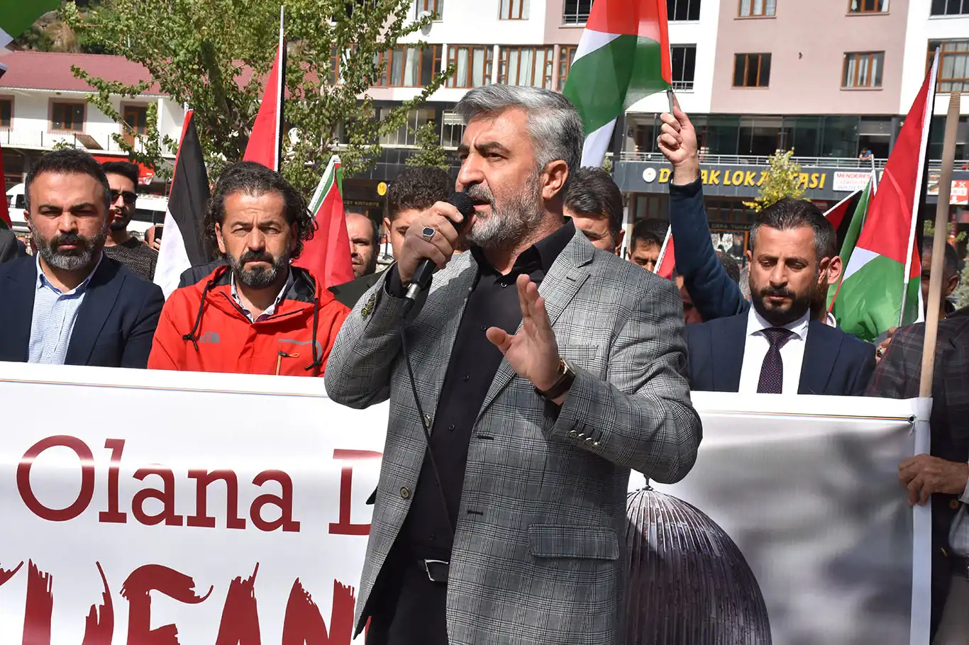Bitlis'te direnişle dayanışma kitlesel basın açıklaması düzenlendi