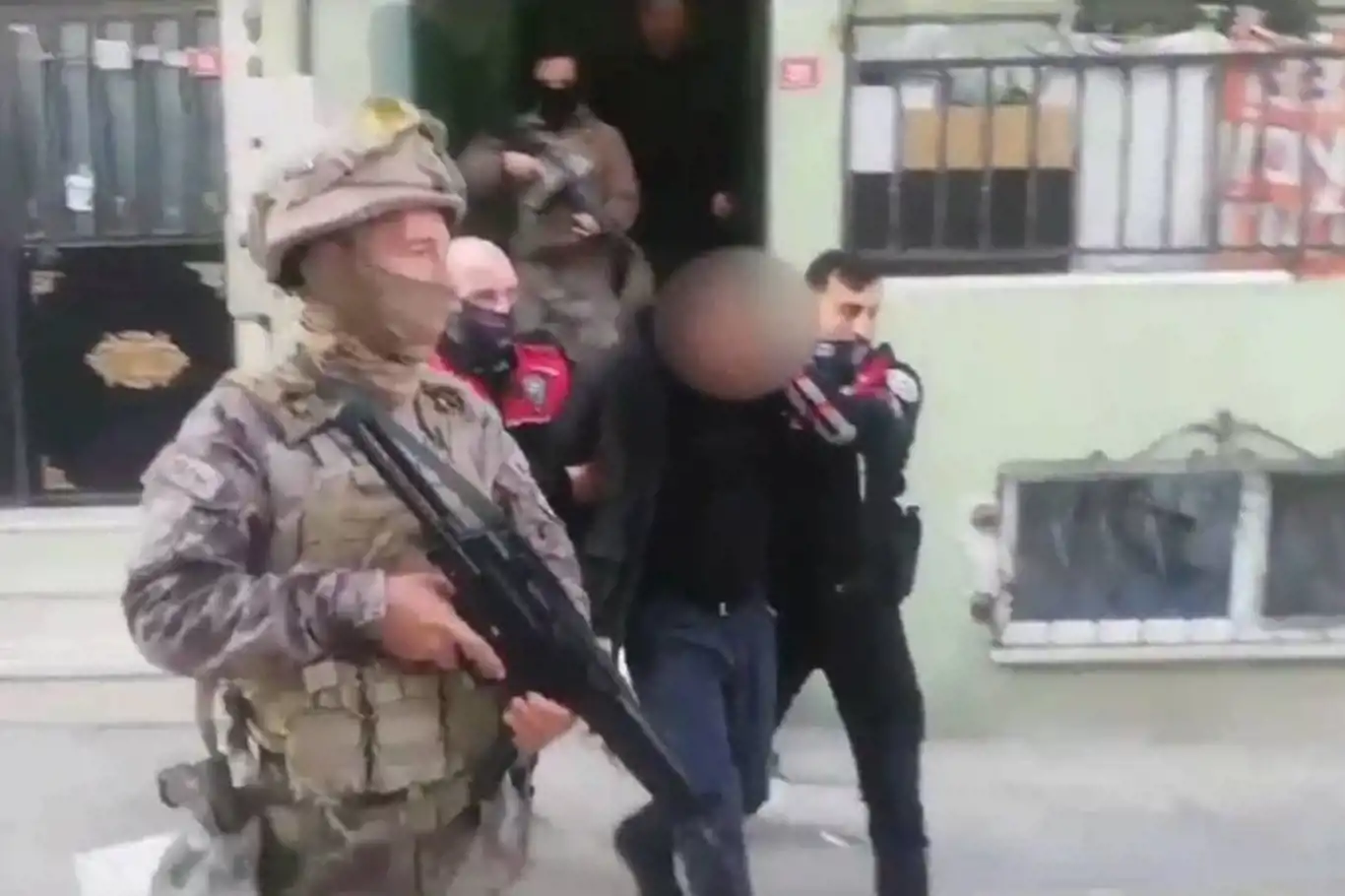 Bursa'da şafak operasyonu: 128 gözaltı Bursa'da şafak operasyonu: 128 gözaltı