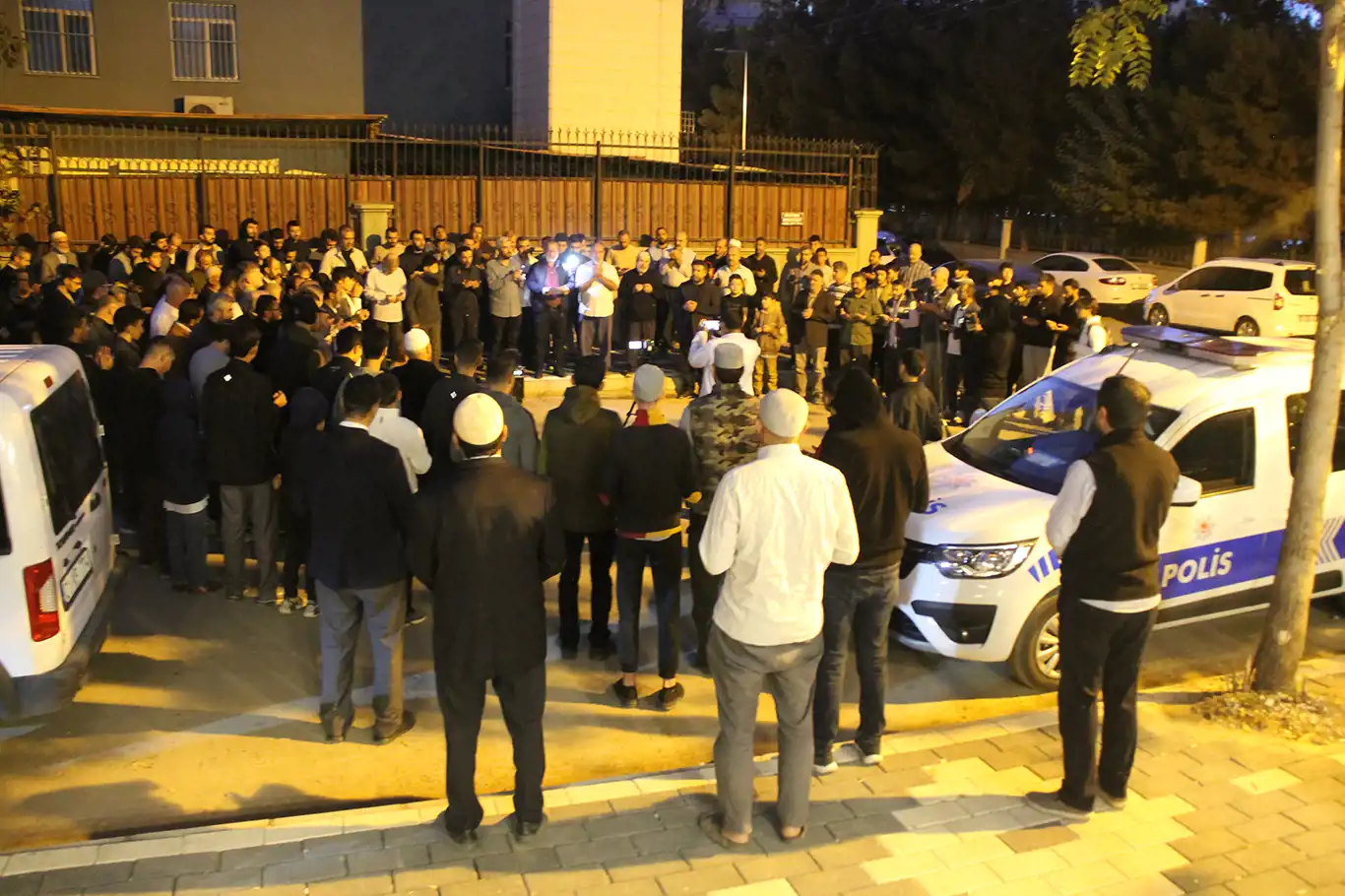 Diyarbakır'da Filistinliler için eller semaya kalktı