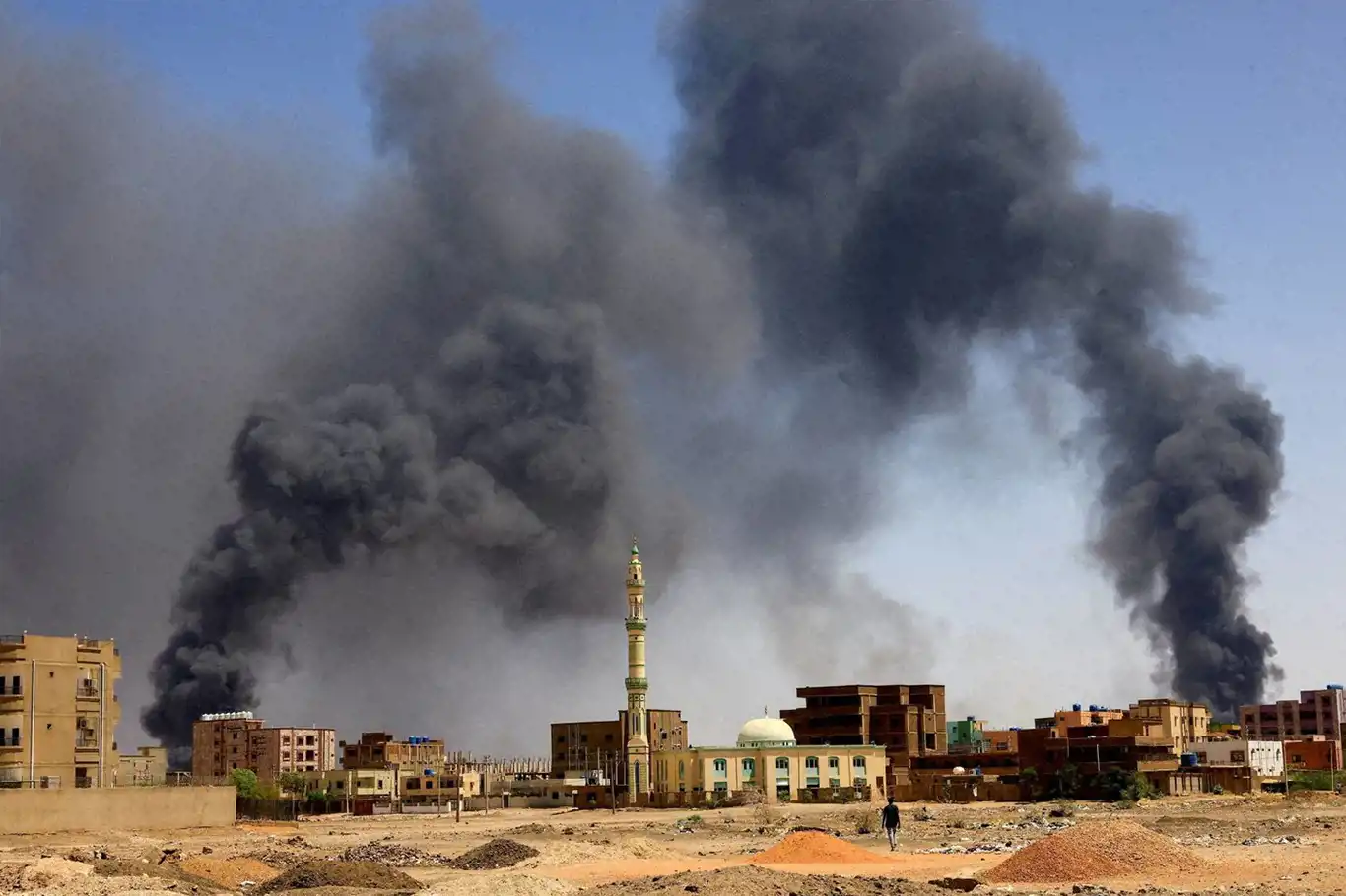 السودان.. استمرار المعارك العنيفة في الخرطوم بعد عدة أيام من الهدوء السودان.. استمرار المعارك العنيفة في الخرطوم بعد عدة أيام من الهدوء