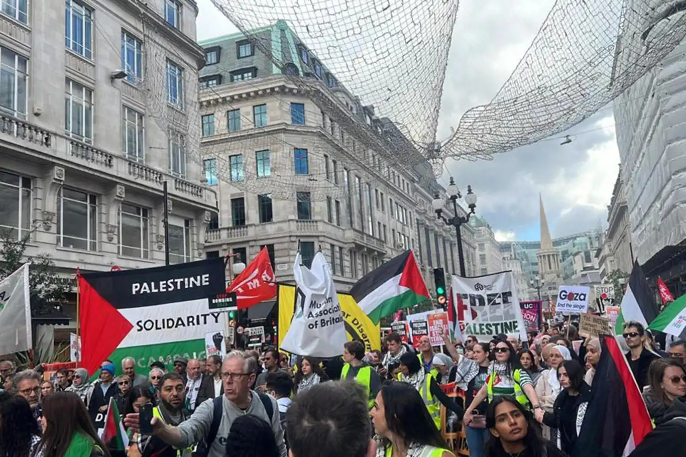 200,000 protesters in London denounce zionist crimes in Gaza