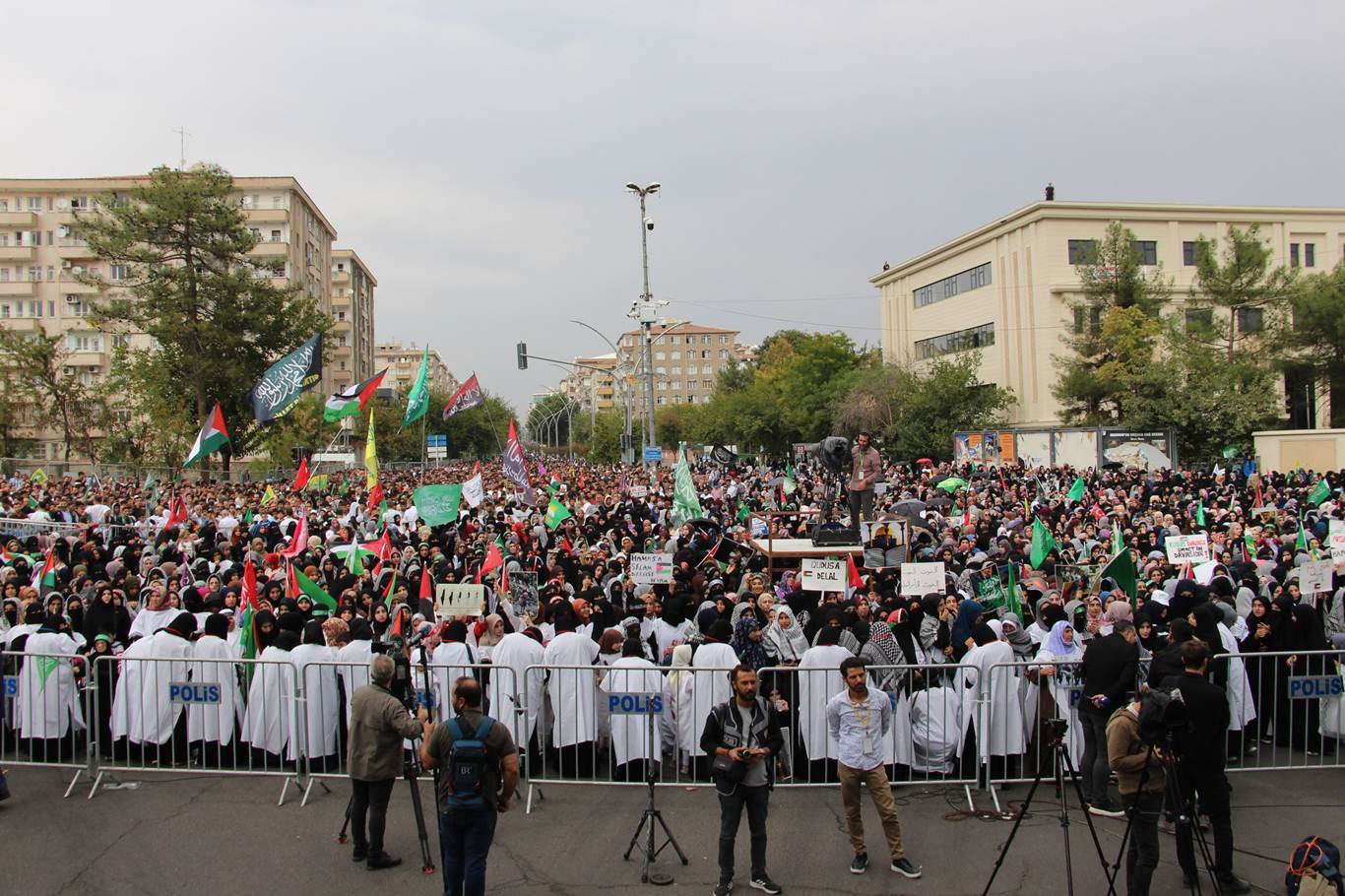 Diyarbakır'da Aksa Tufanı'na destek mitingi