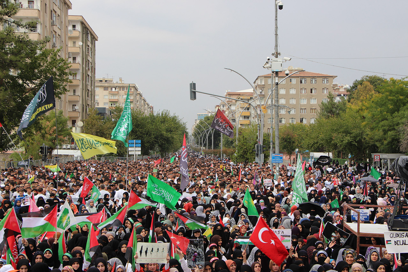 Diyarbakır'da Aksa Tufanı'na destek mitingi