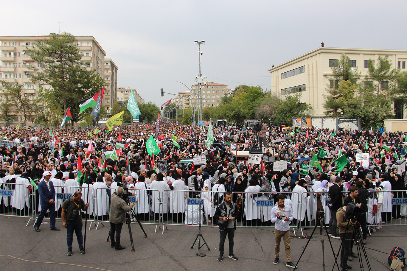 Diyarbakır'da Aksa Tufanı'na destek mitingi