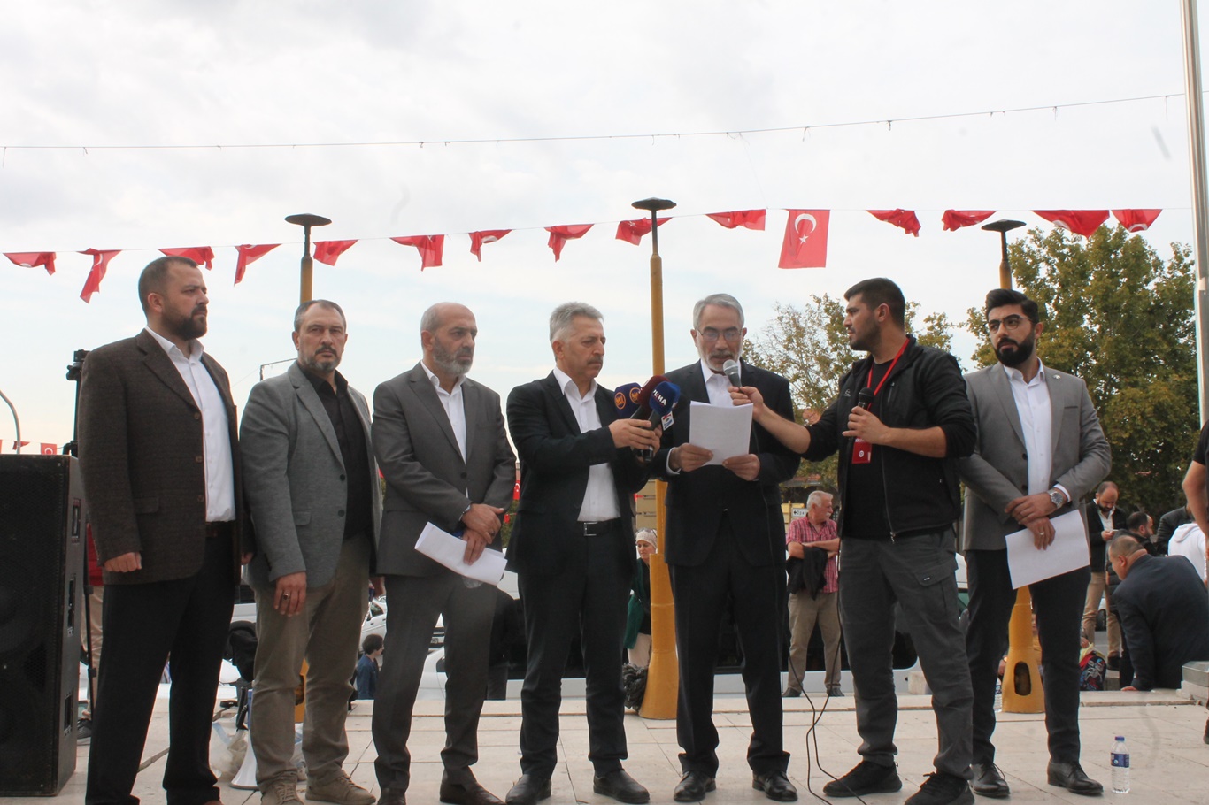 "Ya Filistin'i Kurtarın Ya Ümmete Yol Açın!" sloganıyla Ankara’da basın açıklaması yapıldı