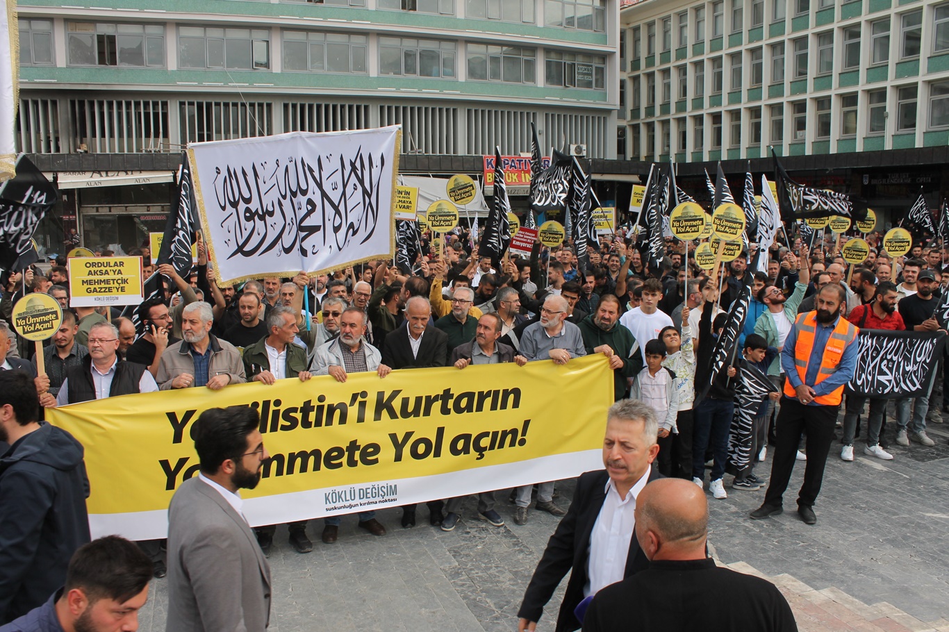 "Ya Filistin'i Kurtarın Ya Ümmete Yol Açın!" sloganıyla Ankara’da basın açıklaması yapıldı