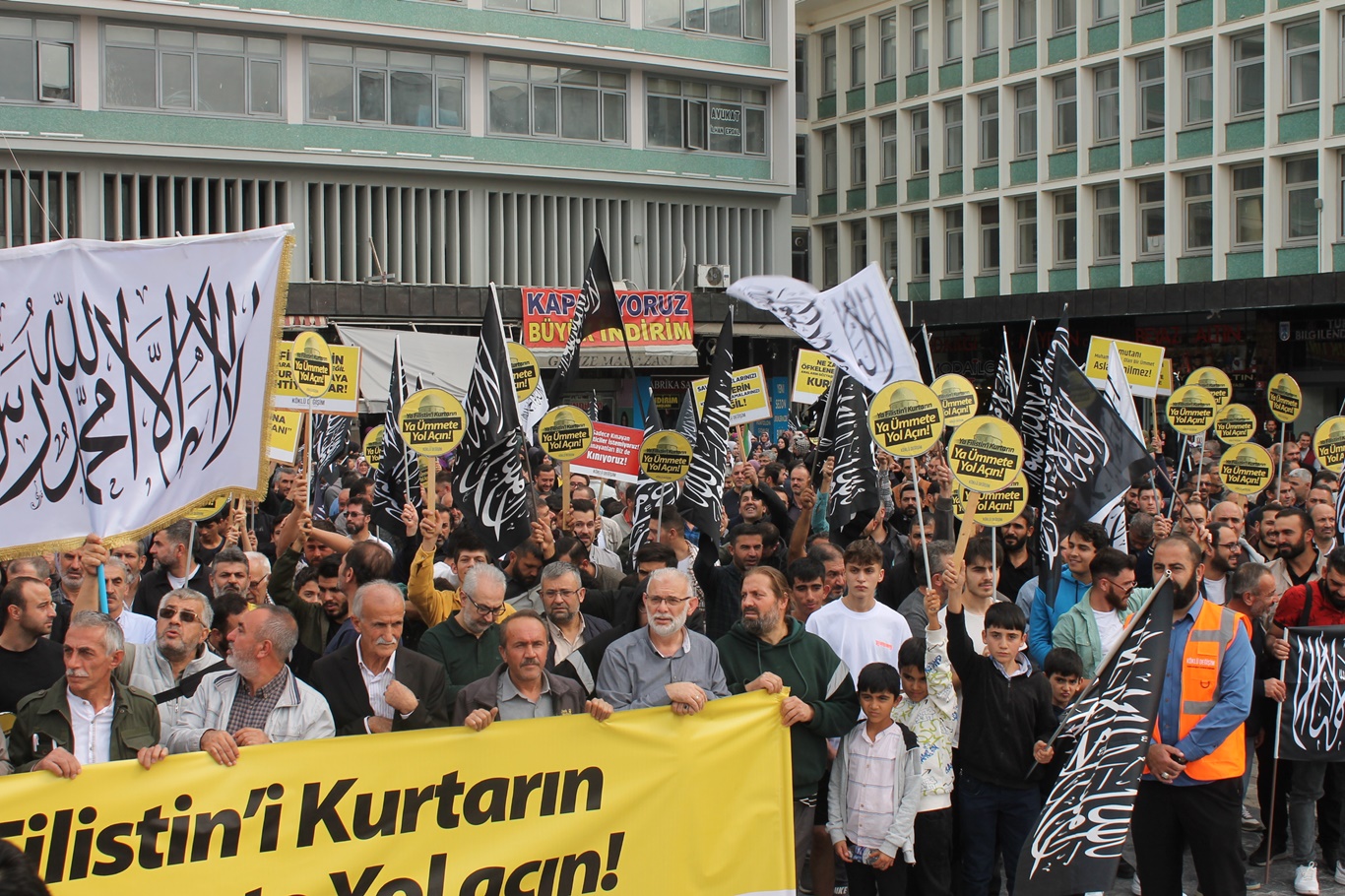 "Ya Filistin'i Kurtarın Ya Ümmete Yol Açın!" sloganıyla Ankara’da basın açıklaması yapıldı