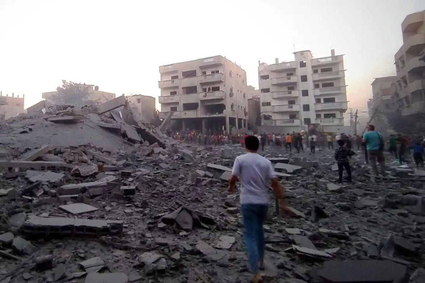 Gazze Şeridi'ndeki binaların enkazı altında binden fazla kayıp var