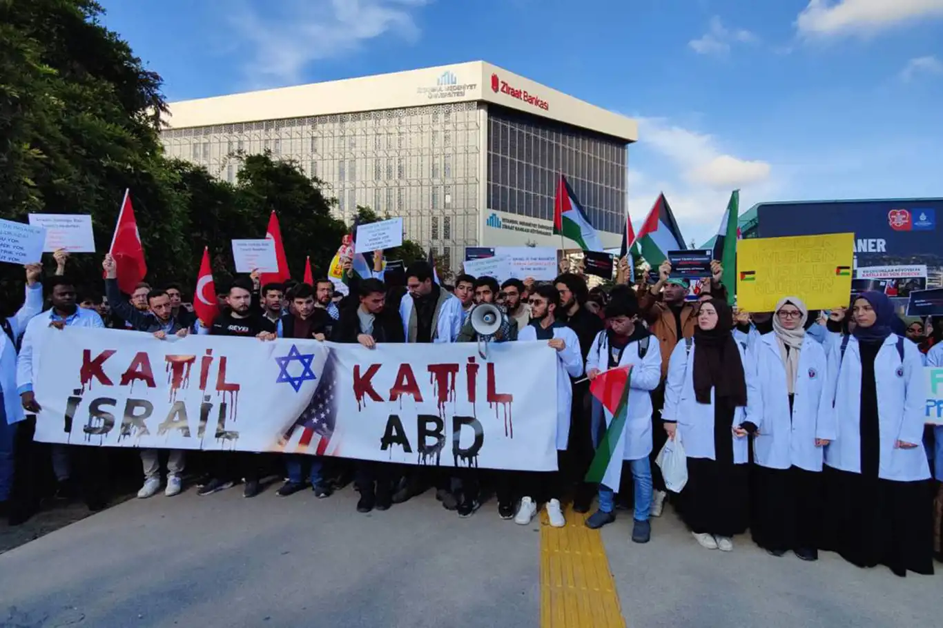 İstanbul Medeniyet Üniversitesi öğrencilerinden Filistin'e destek mesajı İstanbul Medeniyet Üniversitesi öğrencilerinden Filistin'e destek mesajı