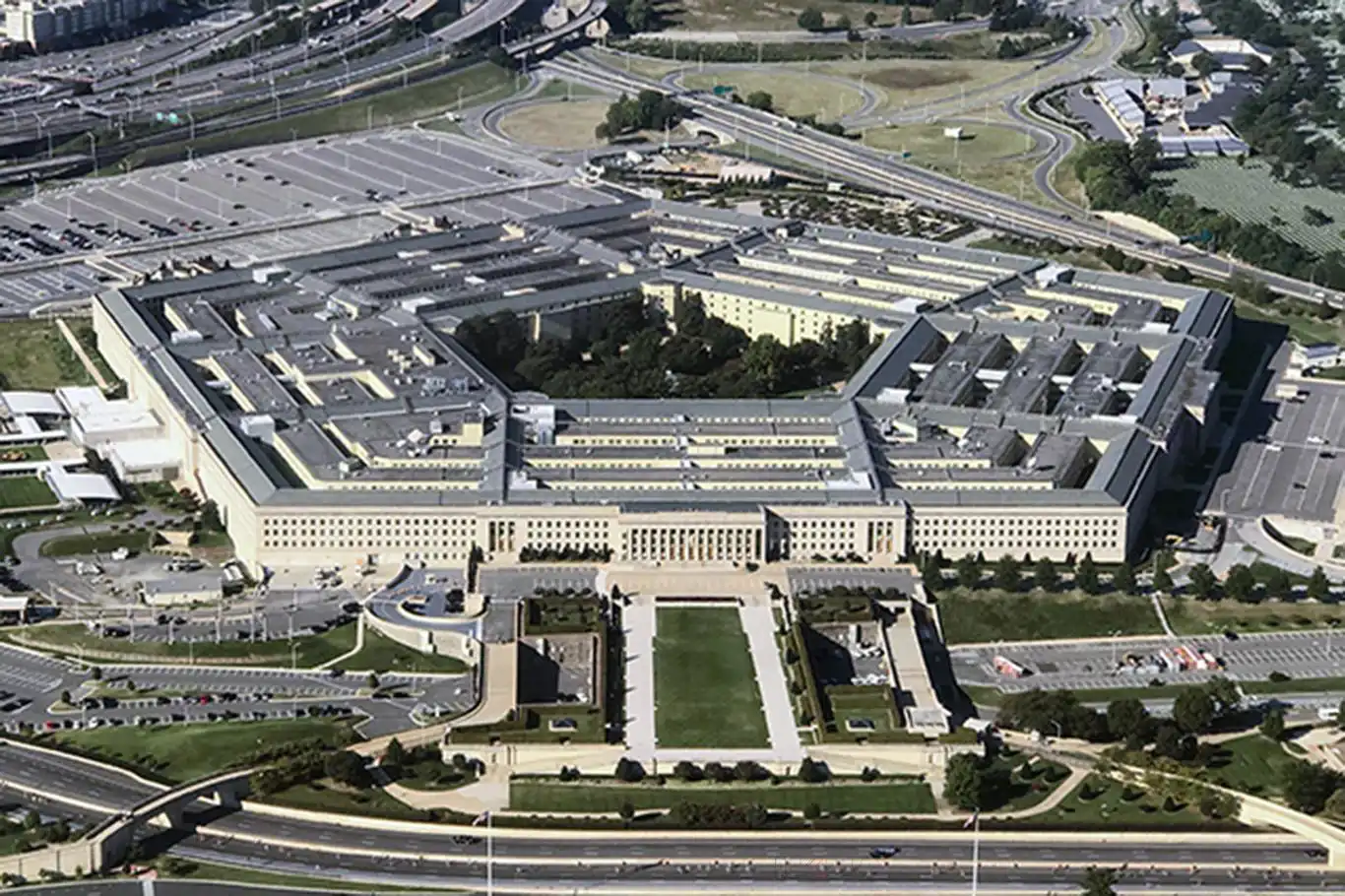 Pentagon: Kızıldeniz'de 3 füze ve İHA vuruldu