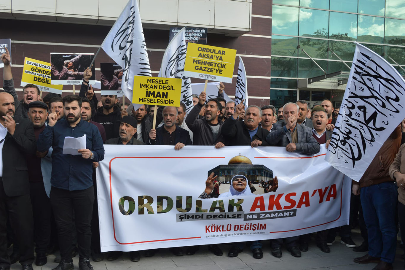 "Artık Yahudi varlığına karşı tek çözüm orduların hareket etmesidir"