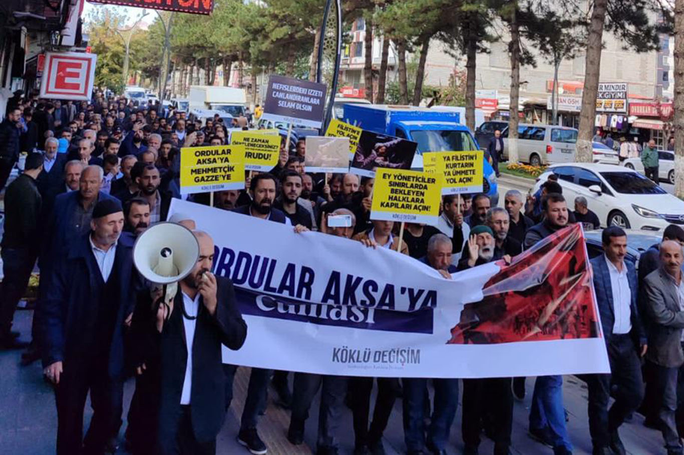 "Artık Yahudi varlığına karşı tek çözüm orduların hareket etmesidir"