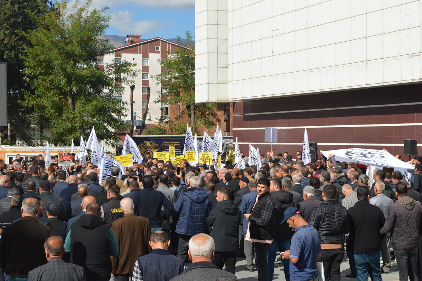 "Artık Yahudi varlığına karşı tek çözüm orduların hareket etmesidir"
