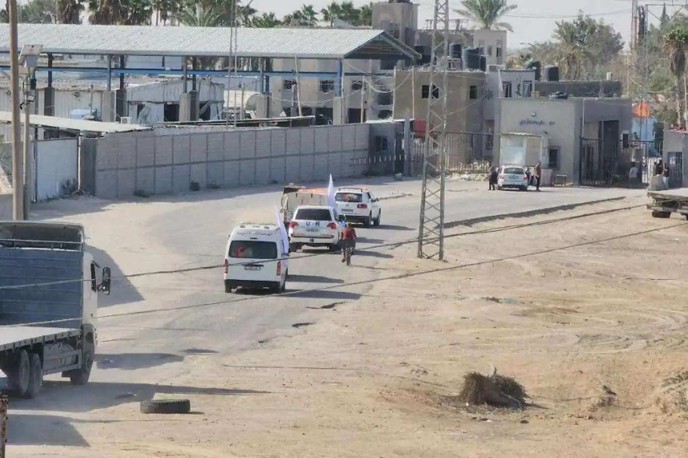 Refah Sınır Kapısı açıldı: Yardım tırlarının geçişi başladı