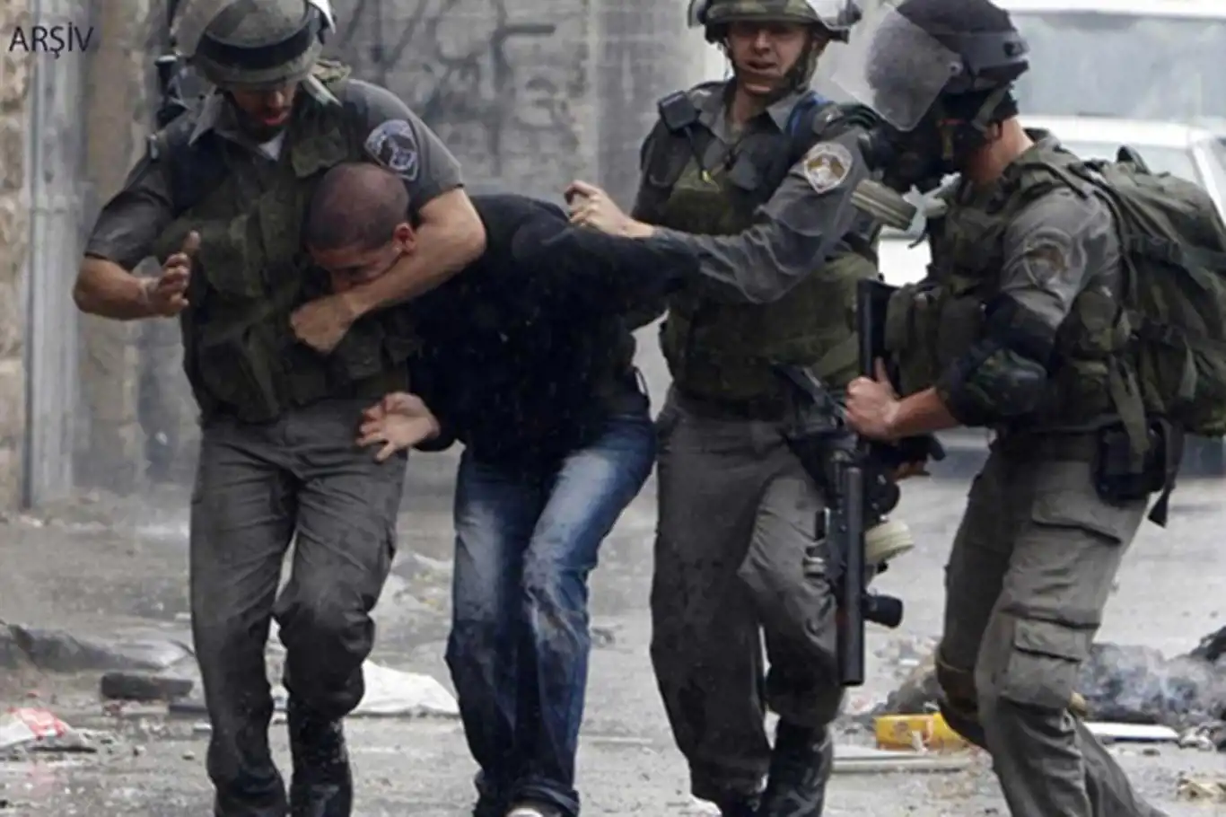 Siyonist işgal rejimi 85 Filistinliyi alıkoydu
