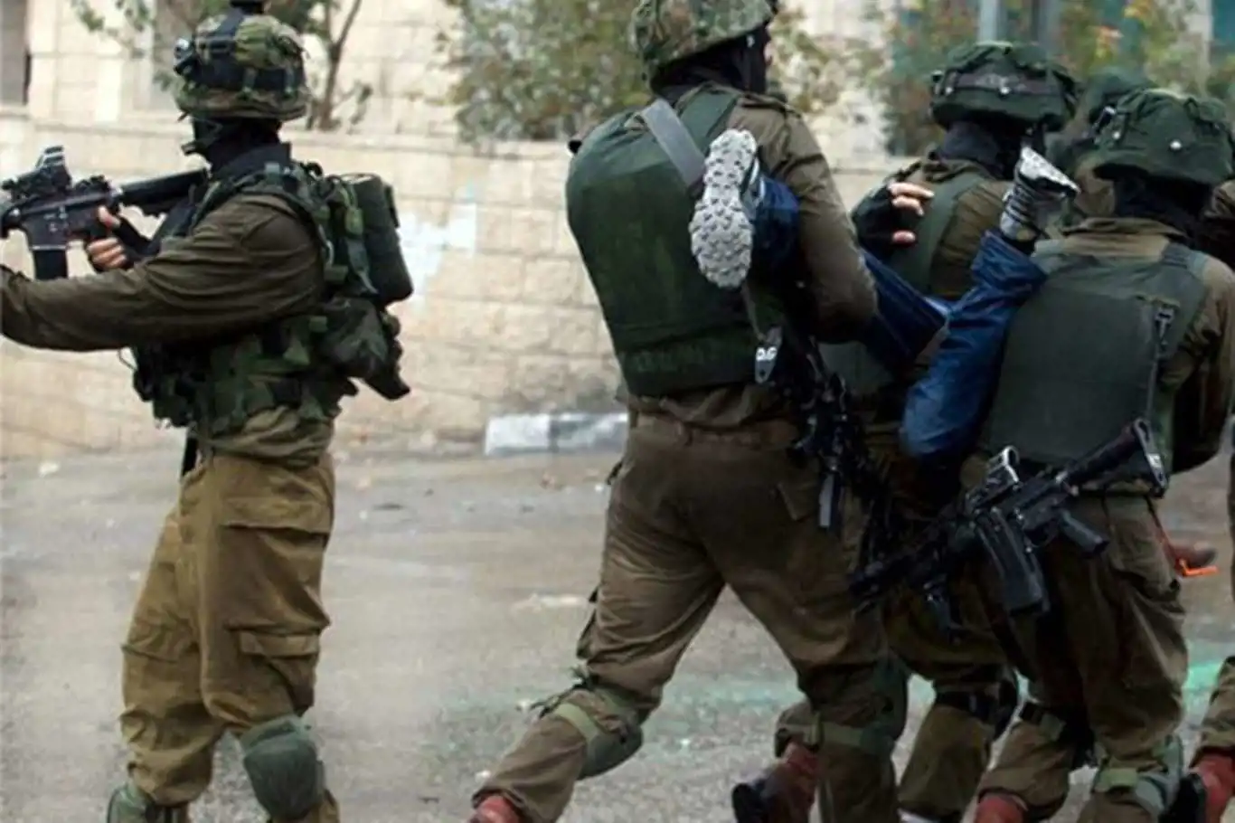 Siyonist işgal rejimi 50 Filistinliyi daha alıkoydu