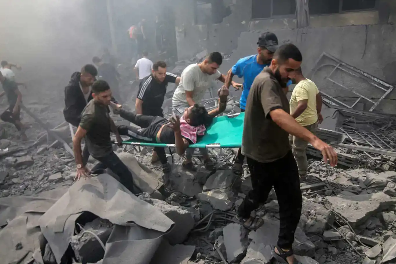 Gazze'de bir gecede 120 Filistinli şehid oldu