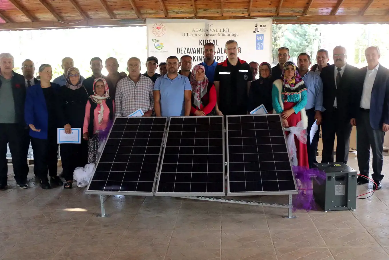 Adana'da 38 göçer aileye güneş enerjisi paneli dağıtıldı Adana'da 38 göçer aileye güneş enerjisi paneli dağıtıldı