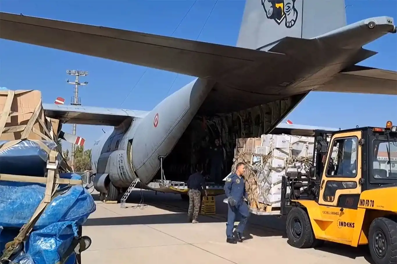 MSB: Gazze için 9 uçakla 213 ton yardım malzemesini Mısır'a ulaştırdık