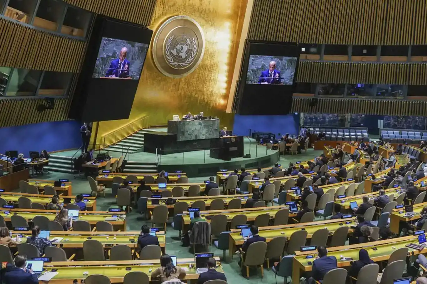 UN General Assembly Approves Resolution Calling For Humanitarian Truce ...