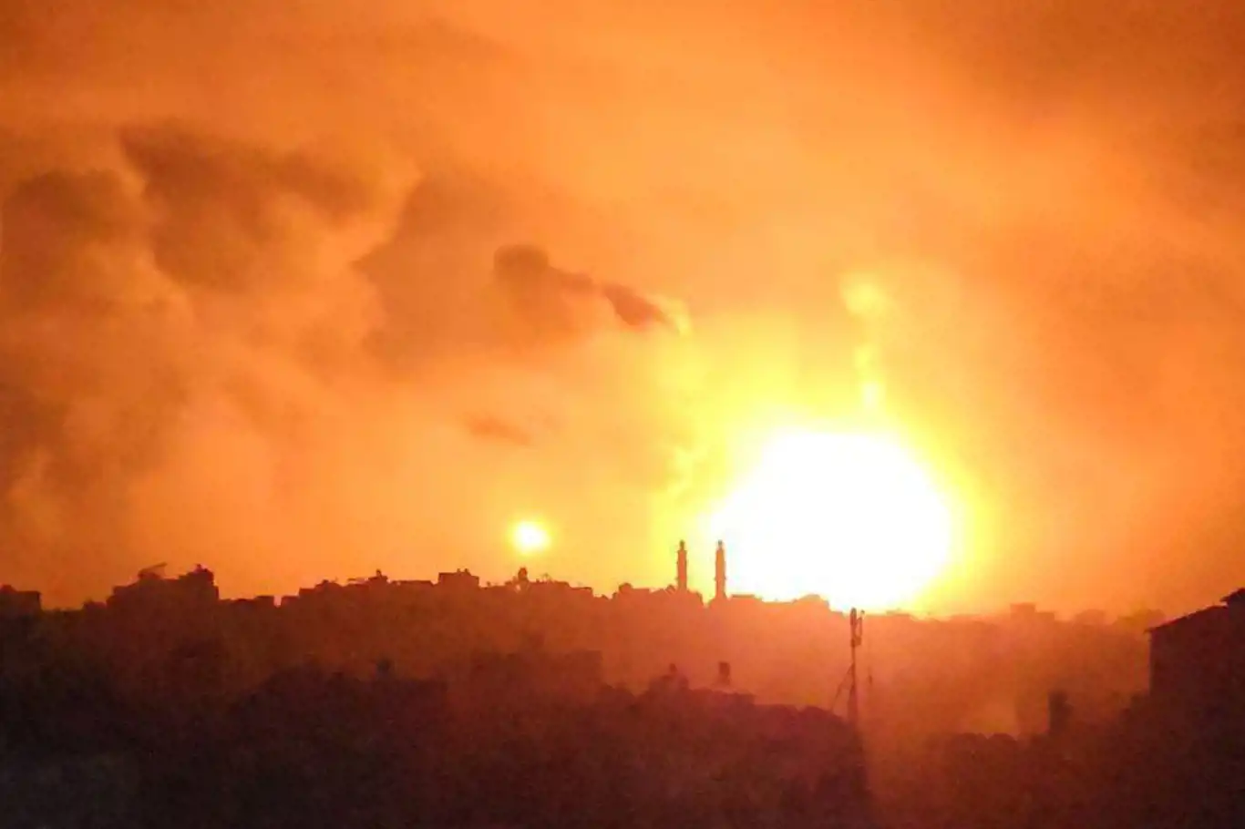 Siyonist rejim Gazze'yi bombalamayı bu gece de sürdürdü