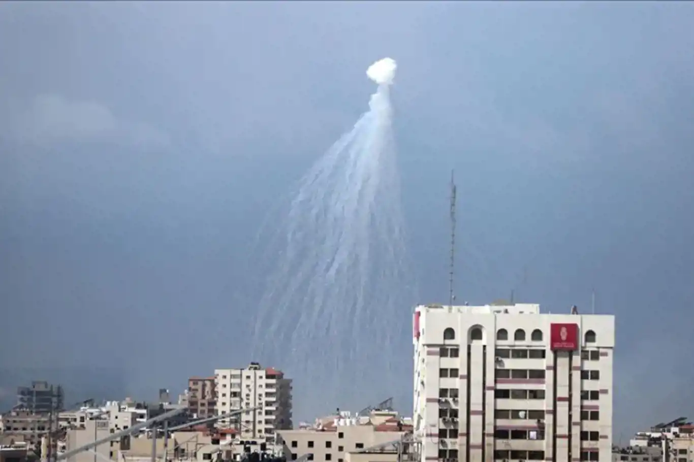 Siyonist rejim Gazze'de yasaklı fosfor bombası kullanıyor