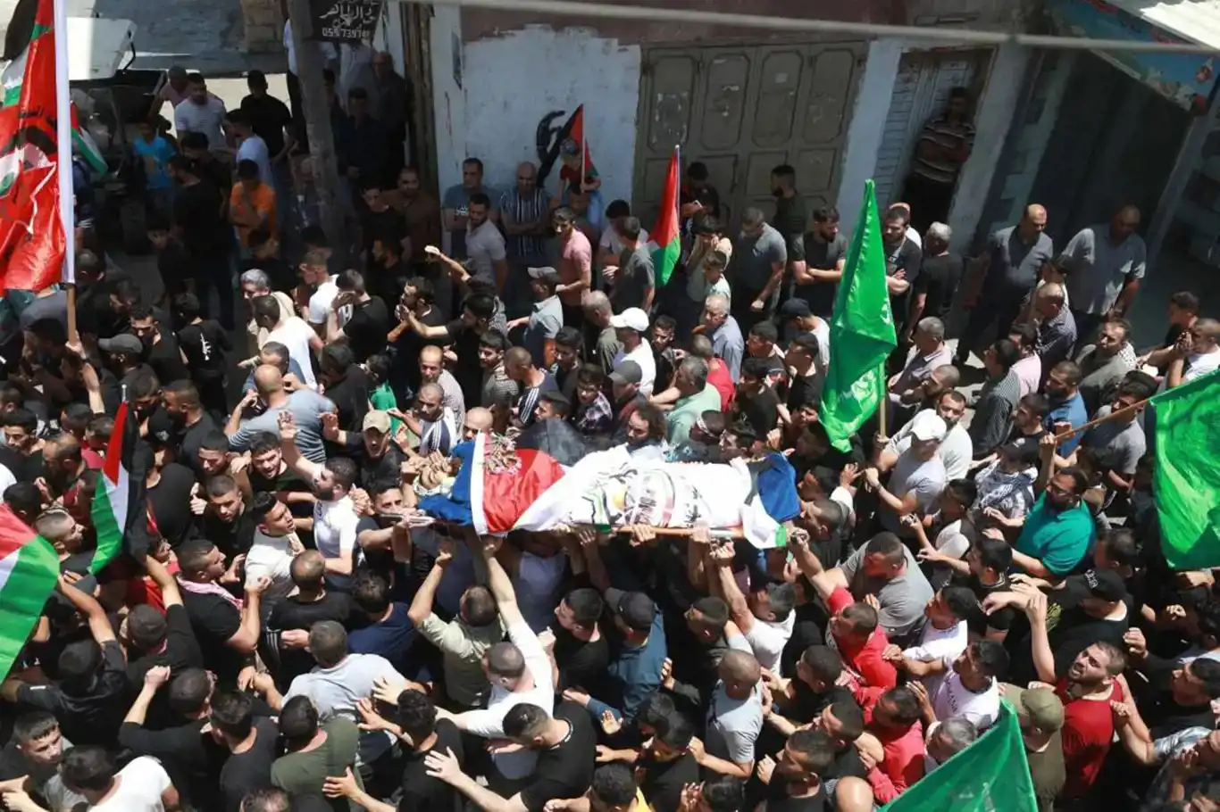 Siyonist rejim, Batı Şeria'da Filistinlilere saldırdı: 3 şehid, 38 yaralı