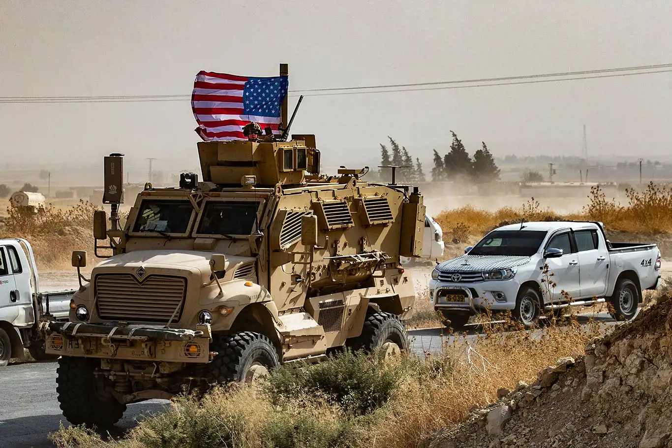 İşgalci ABD'nin Suriye'deki üslerine saldırılar sürüyor