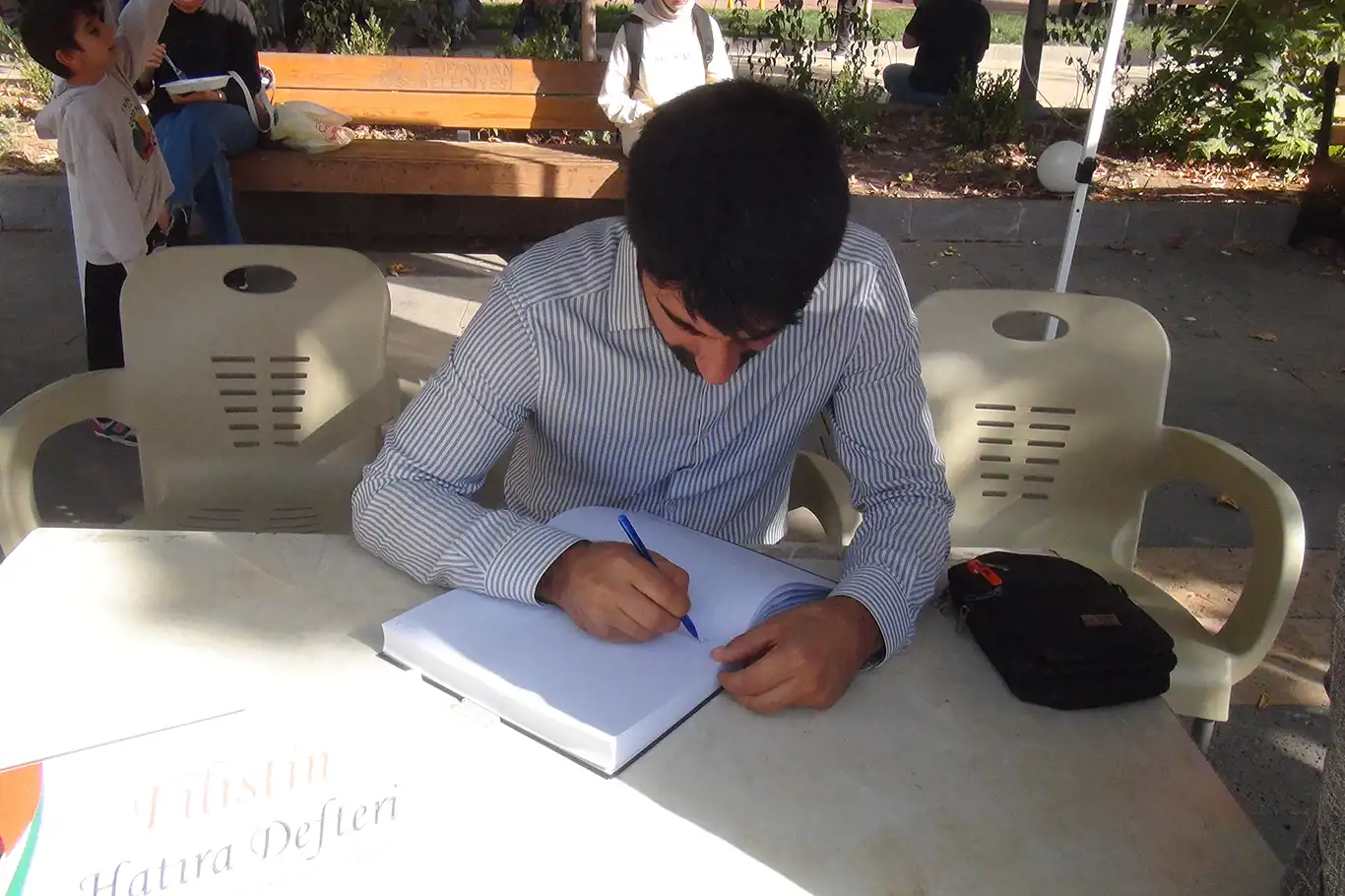 Vatandaşlar duygularını "Filistin Hatıra Defterine" yazdı