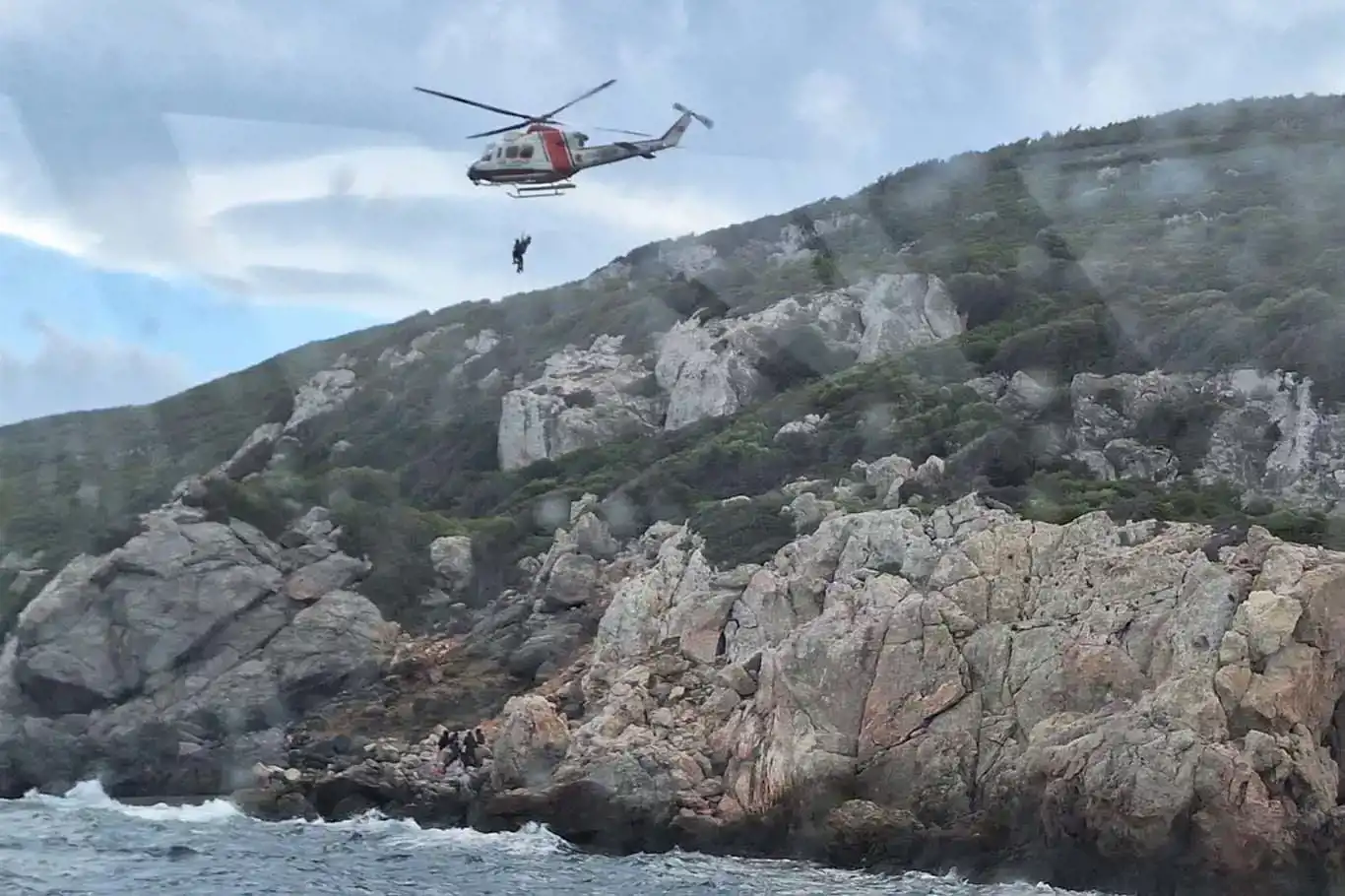 Turkish coast guard rescues 195 irregular migrants pushed back by Greek forces Turkish coast guard rescues 195 irregular migrants pushed back by Greek forces